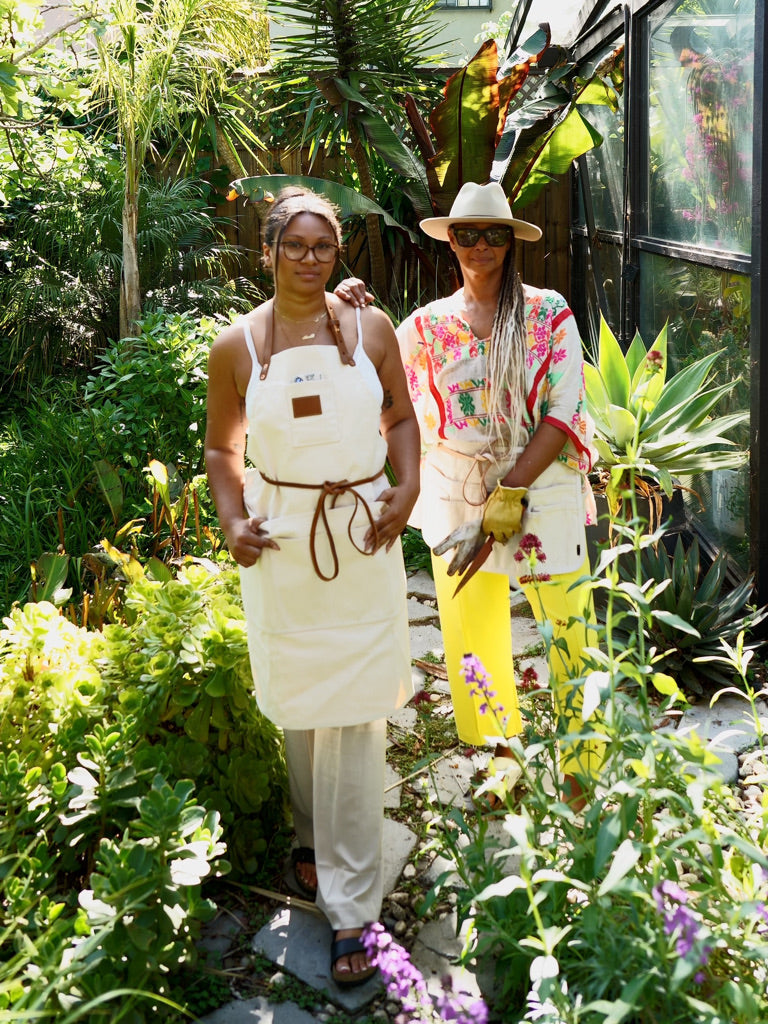 THE NATURAL CANVAS APRON