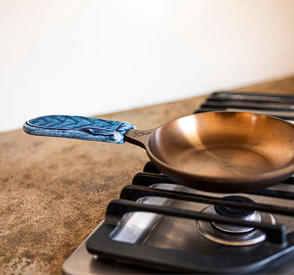 BUNDLE - STANDARD HERRINGBONE OVEN MITT, PAN HANDLE HOLDER AND HERRINGBONE TRIVET/POT HOLDER (MEDIUM VINTAGE)