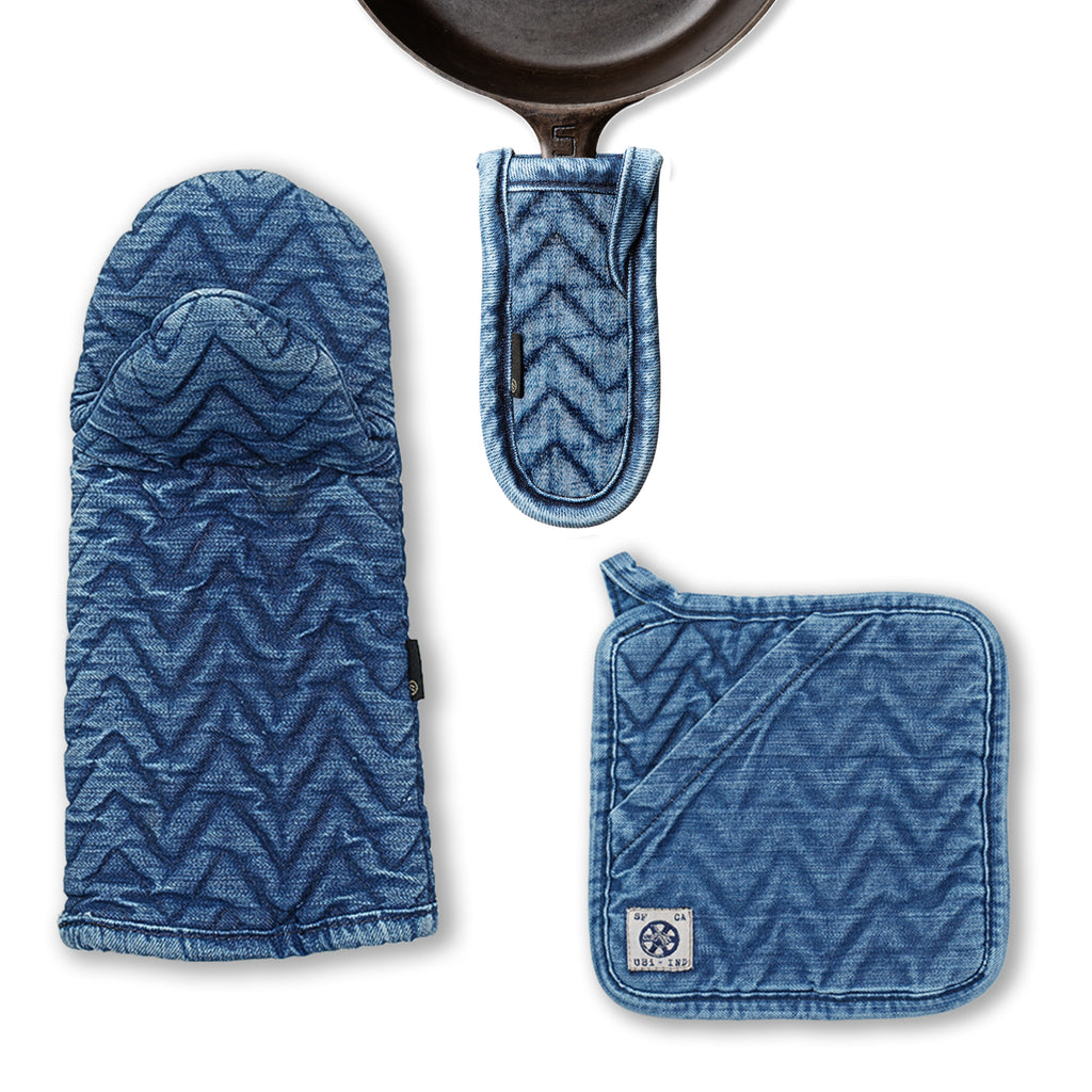 BUNDLE - STANDARD HERRINGBONE OVEN MITT, PAN HANDLE HOLDER AND HERRINGBONE TRIVET/POT HOLDER (MEDIUM VINTAGE)