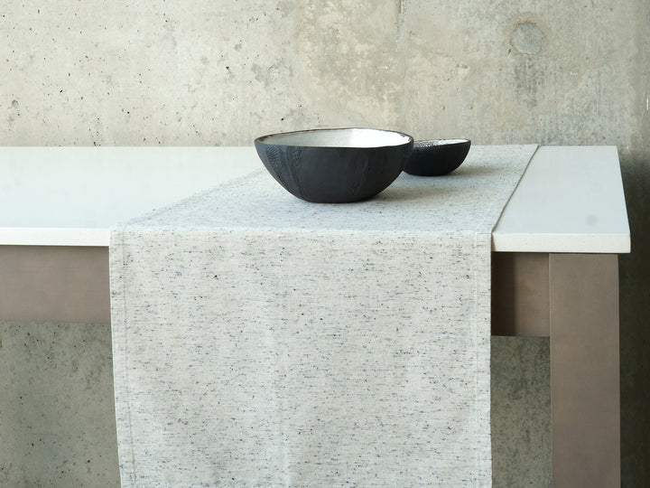 TABLE RUNNER - COOKIES AND CREAM / 55"